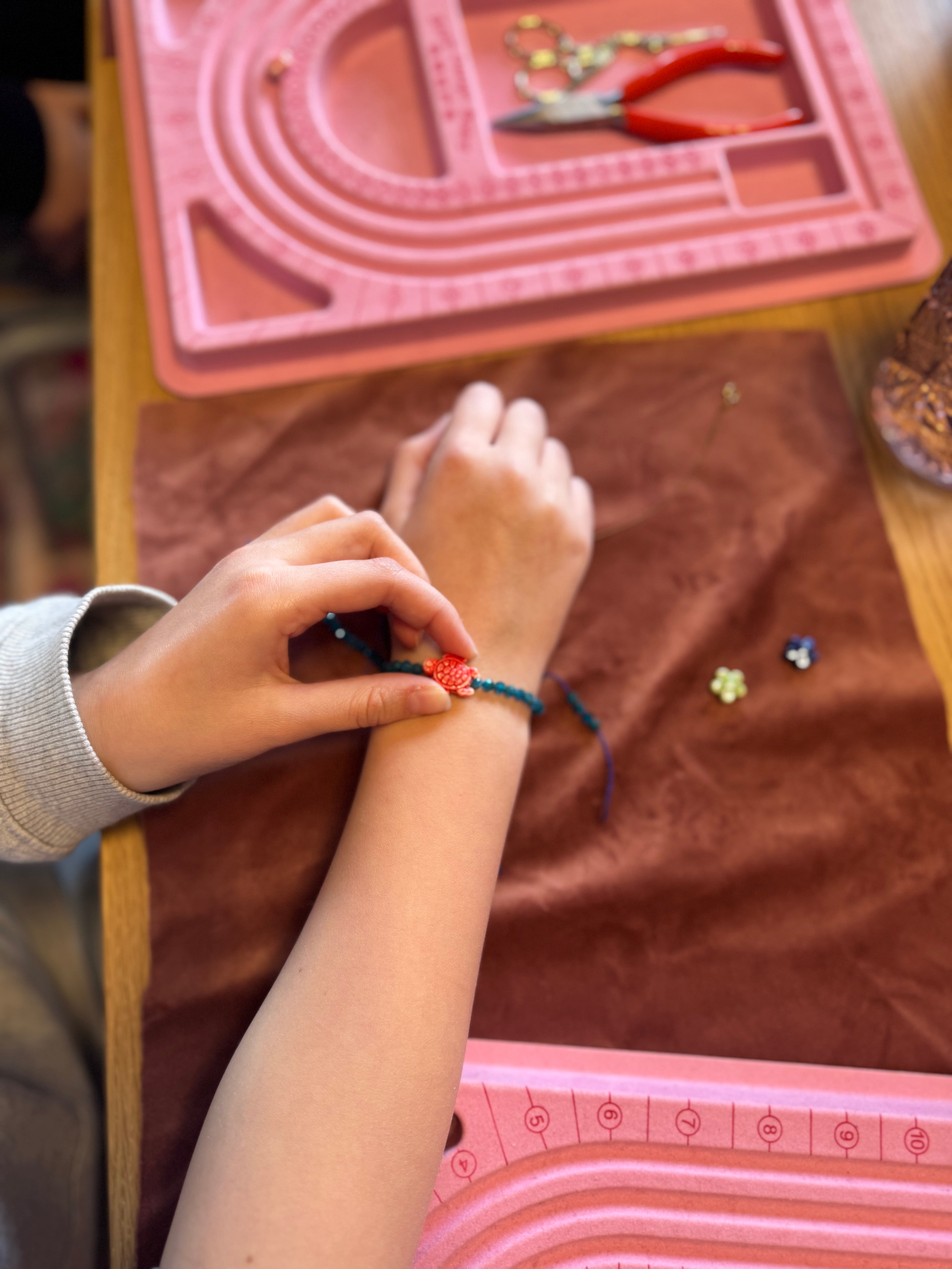 Moeder & Kind Workshop - Sieradendoosje Keramieken & Edelsteen Armband maken | 29 april